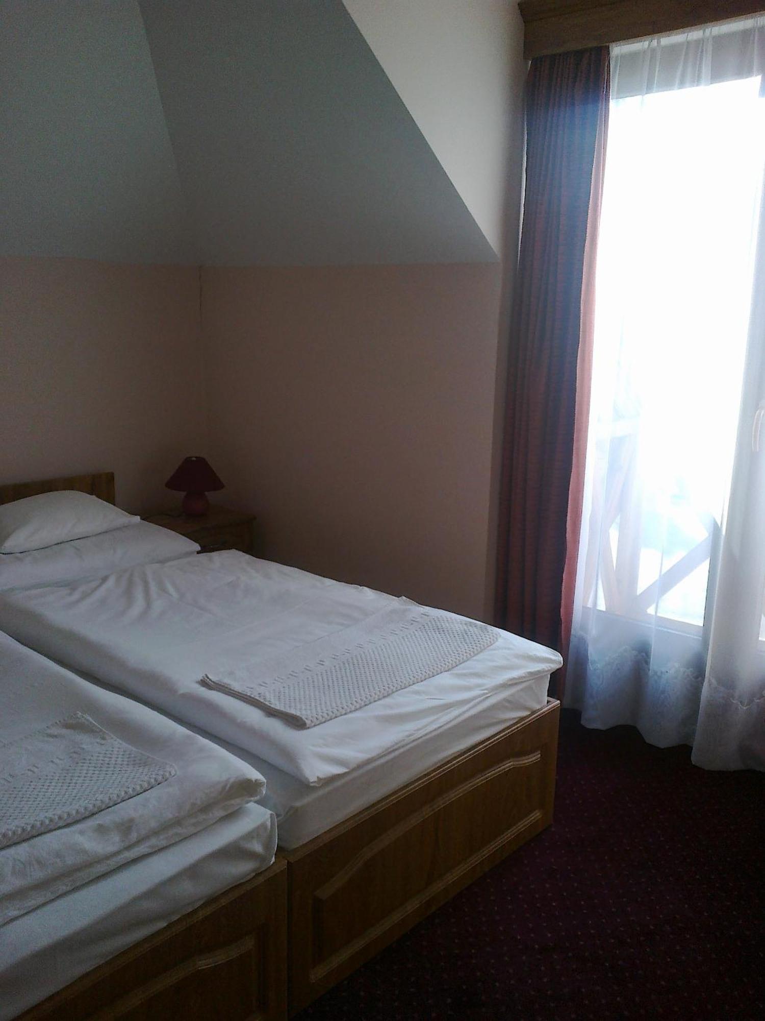 Gyoergyey Kastely Panzio Es Etterem Hotel Tápiógyörgye Exterior foto