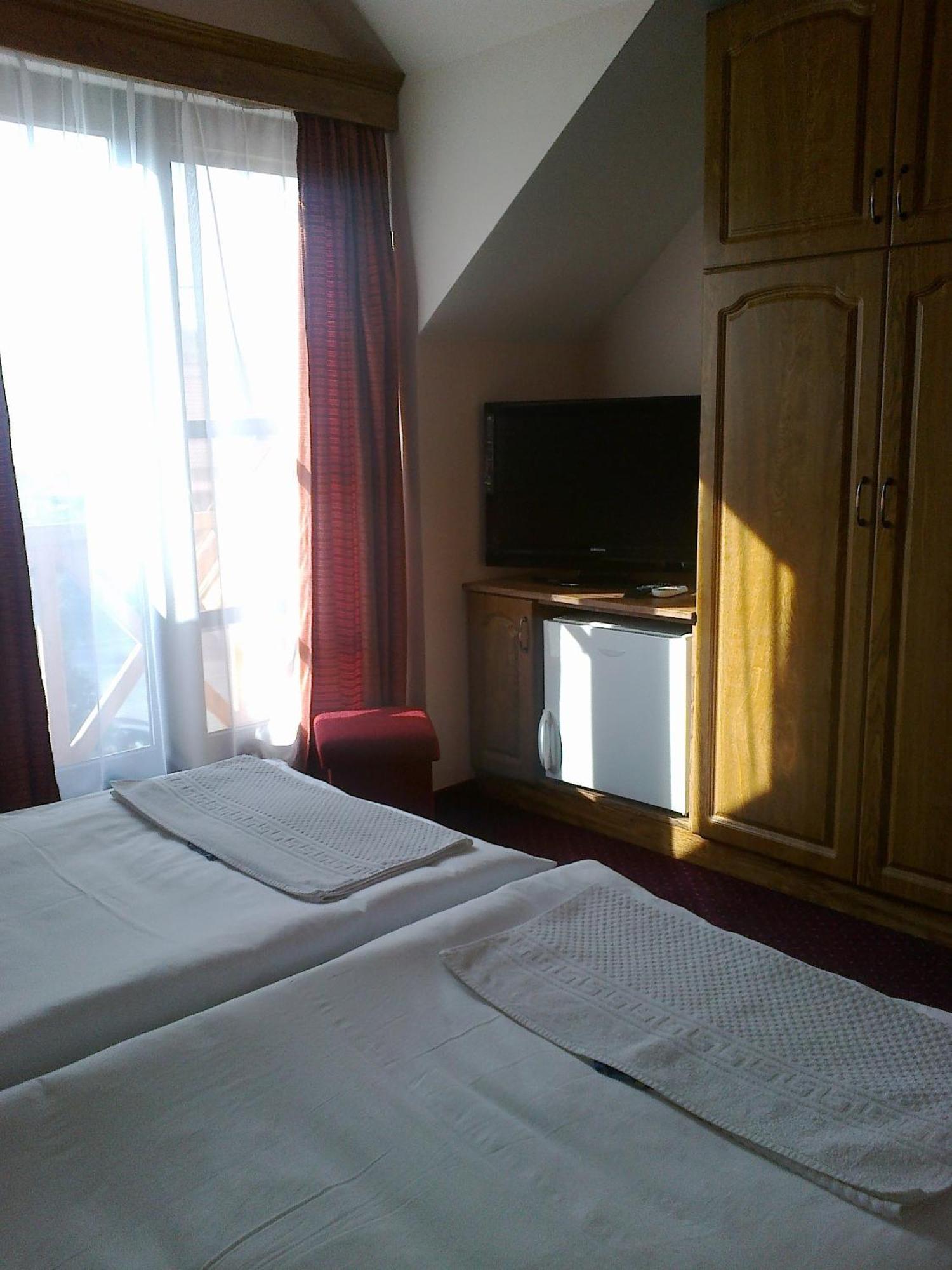 Gyoergyey Kastely Panzio Es Etterem Hotel Tápiógyörgye Exterior foto